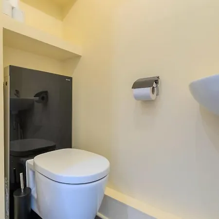 Apartment 2 Bedroom With Parking, 5 Minutes From Lille *