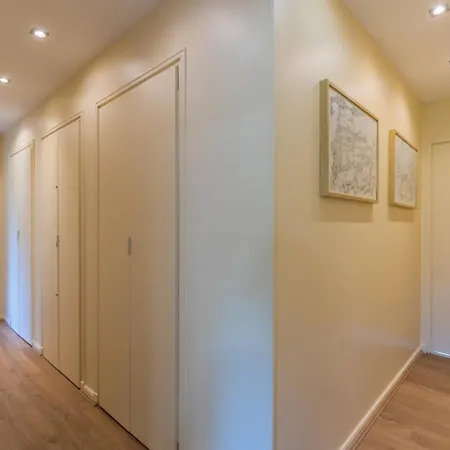 2 Bedroom With Parking, 5 Minutes From Lille Apartment *