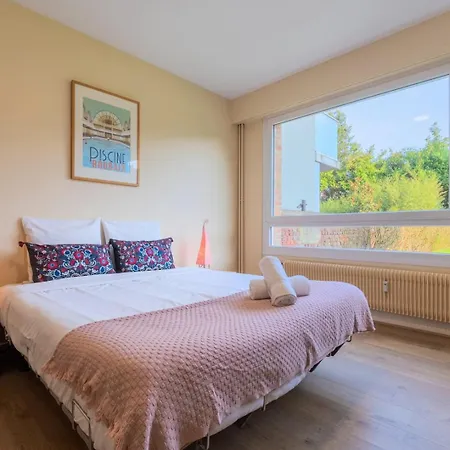 2 Bedroom With Parking, 5 Minutes From Lille Apartment