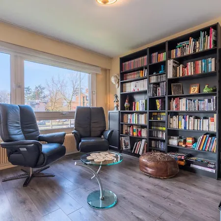 2 Bedroom With Parking, 5 Minutes From Lille *